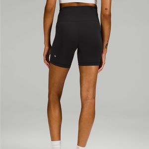 Wunder Train High-Rise Short 6” Size 4